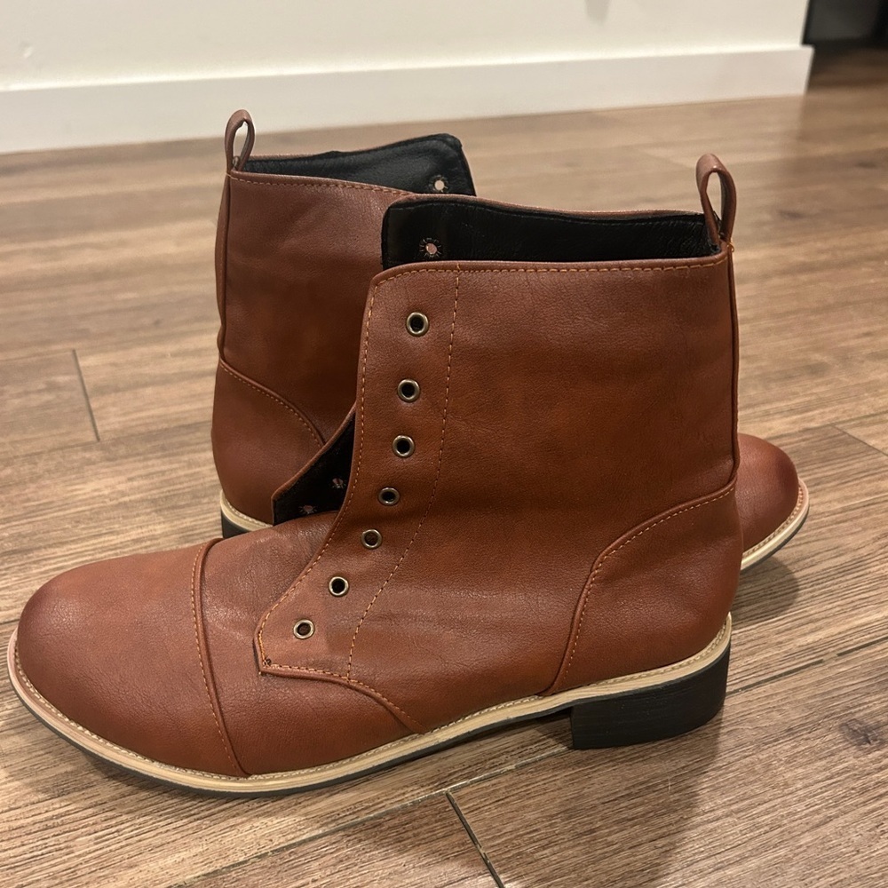 Men’s Brown Lace-Up Boots Size 44 Never Worn